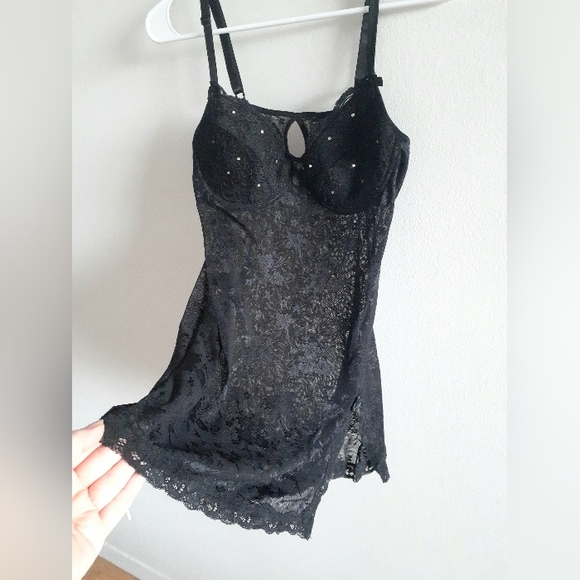 Lace nightie/dress with diamond detail and matching undies - Picture 7 of 16